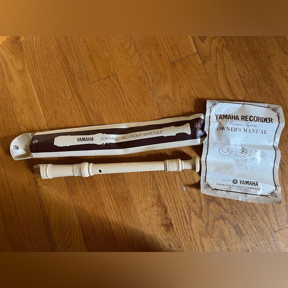 YAMAHA SOPRANO
RECORDER BAROQUE With BAG and OWNER’s MANUAL